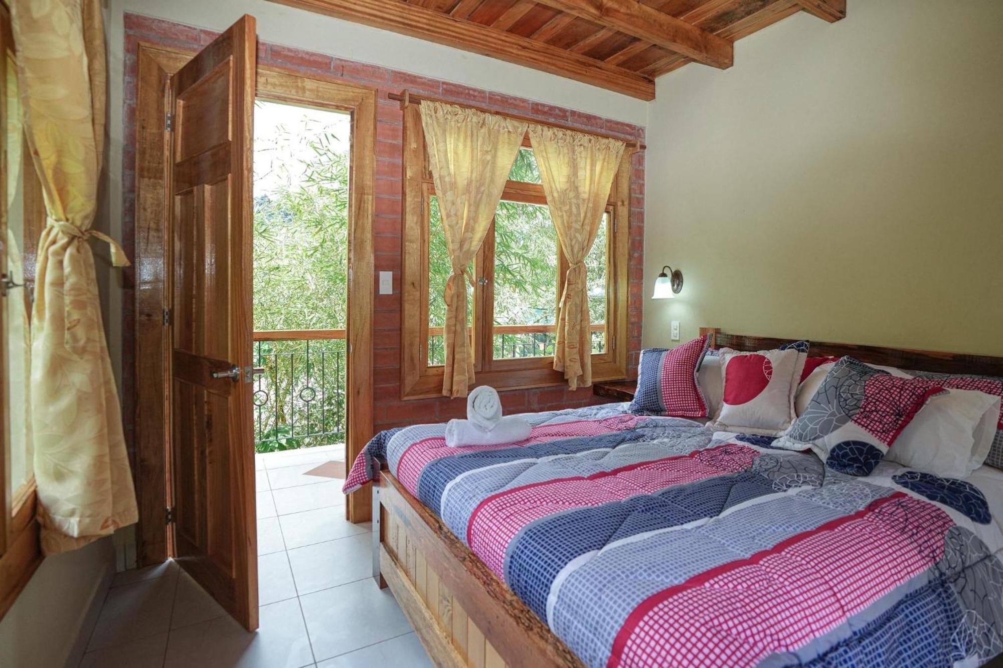 Casa Del Rio En Mindo Bed & Breakfast Екстериор снимка